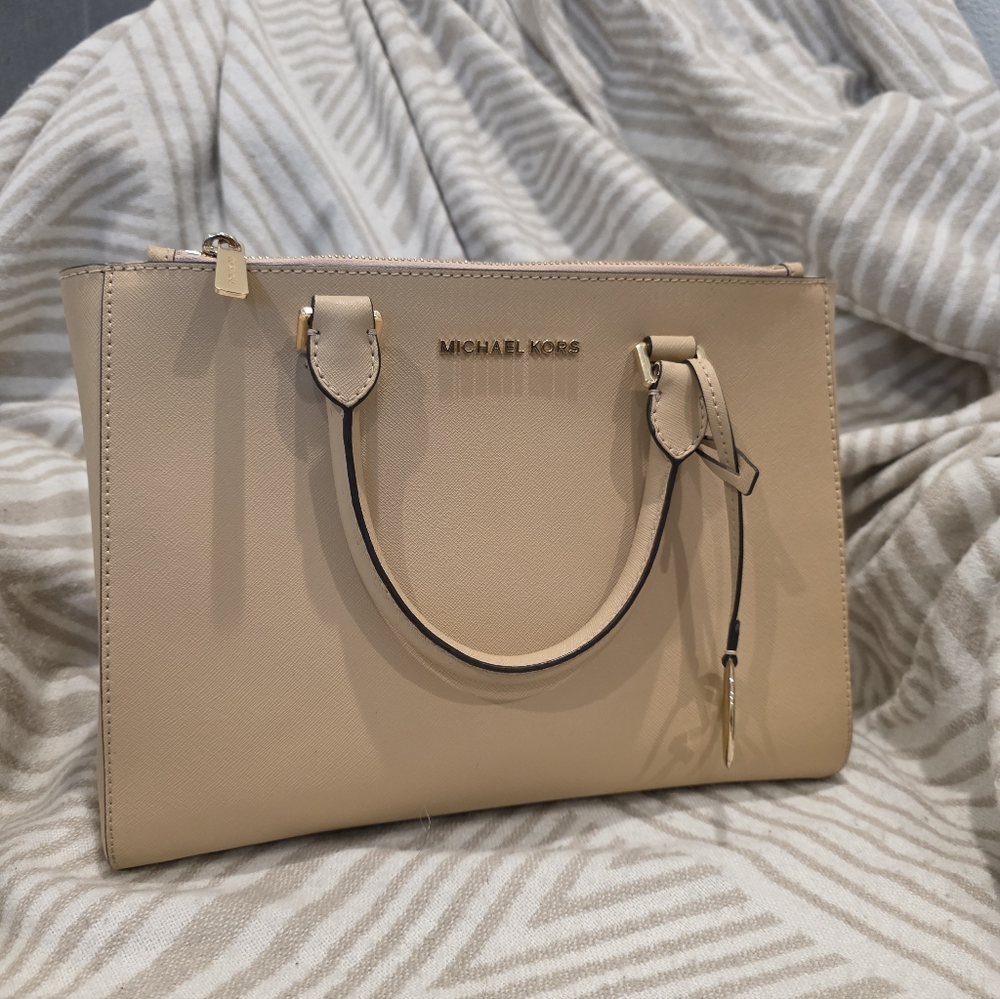 Michael Kors Blush Saffiano Leather  Black Lining, Handbag - Excellent